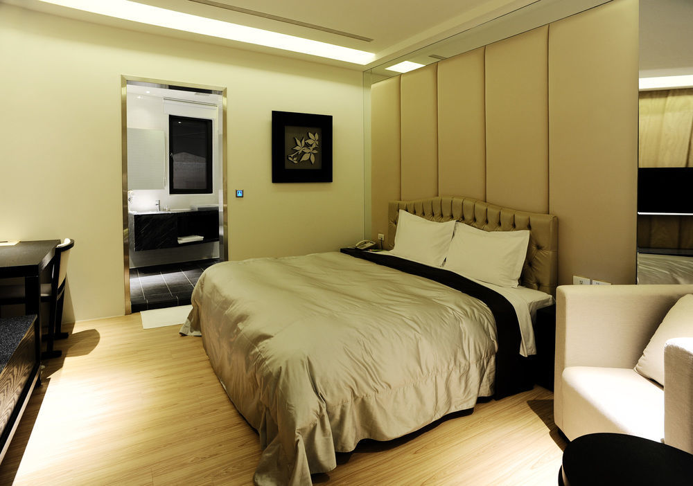 Motel Stars Taichung Dış mekan fotoğraf