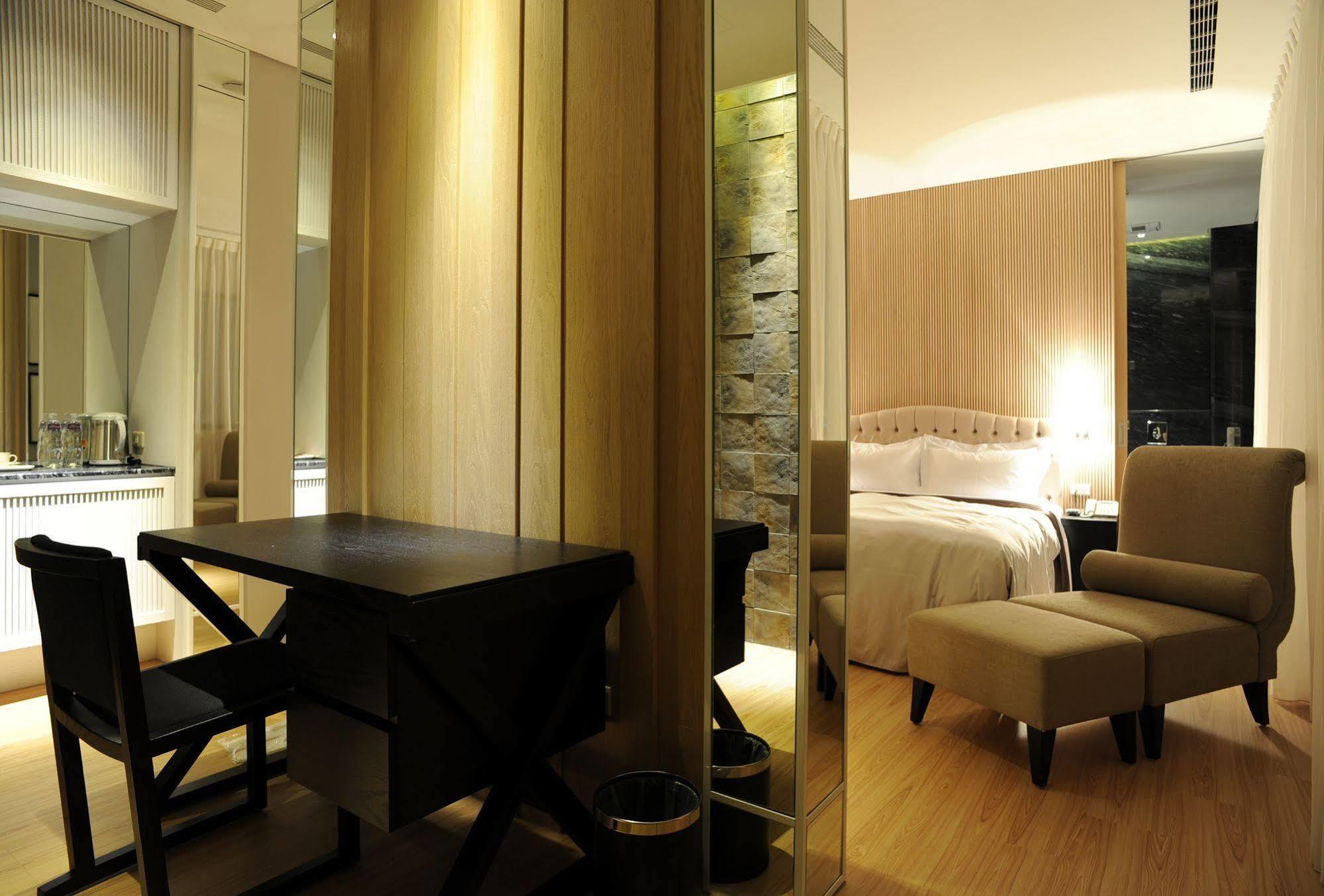 Motel Stars Taichung Dış mekan fotoğraf